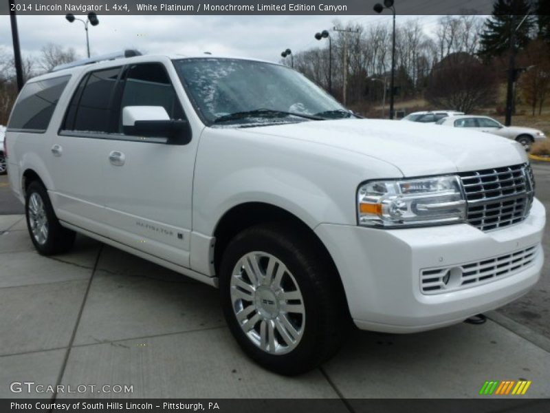 Front 3/4 View of 2014 Navigator L 4x4