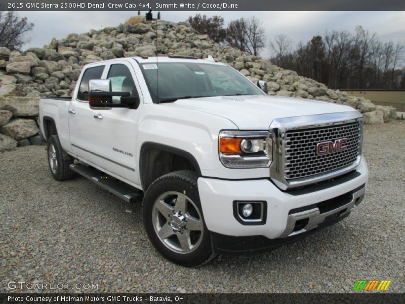 Front 3/4 View of 2015 Sierra 2500HD Denali Crew Cab 4x4