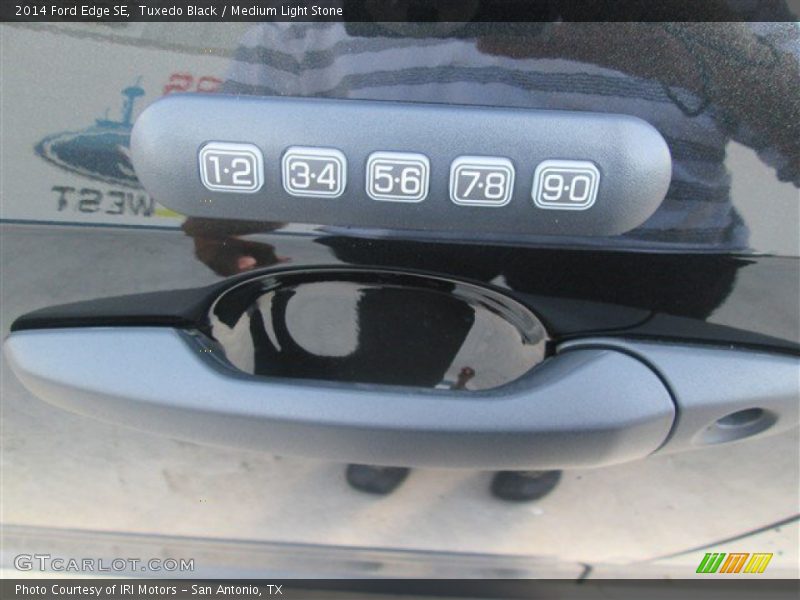 Tuxedo Black / Medium Light Stone 2014 Ford Edge SE