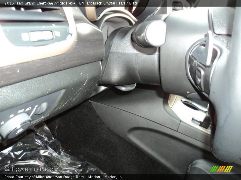 Brilliant Black Crystal Pearl / Black 2015 Jeep Grand Cherokee Altitude 4x4