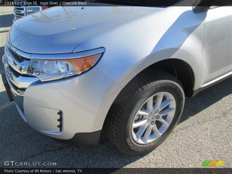 Ingot Silver / Charcoal Black 2014 Ford Edge SE