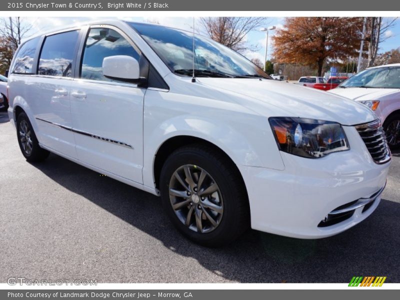 Bright White / S Black 2015 Chrysler Town & Country S