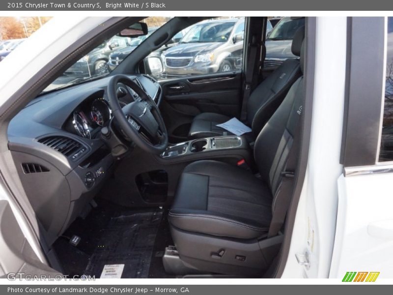 Bright White / S Black 2015 Chrysler Town & Country S