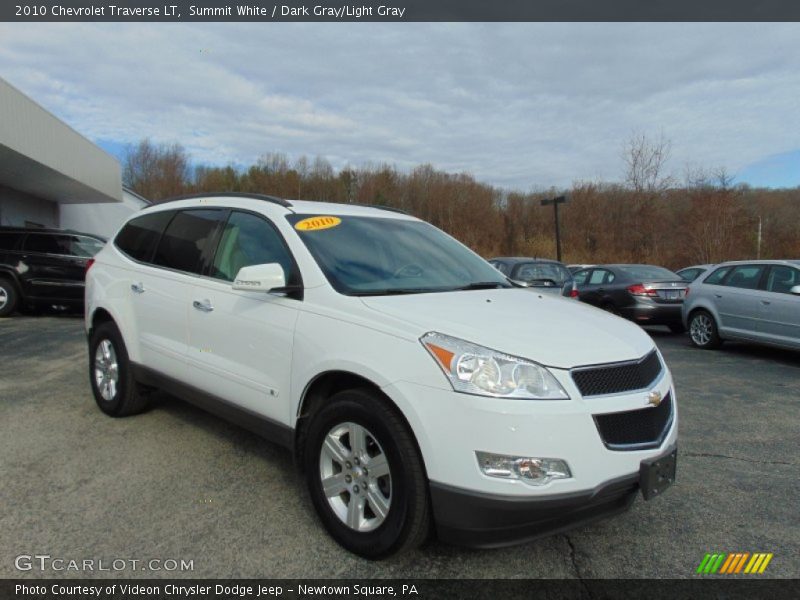 Front 3/4 View of 2010 Traverse LT