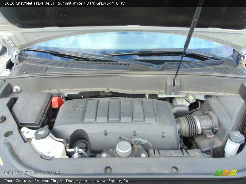Summit White / Dark Gray/Light Gray 2010 Chevrolet Traverse LT