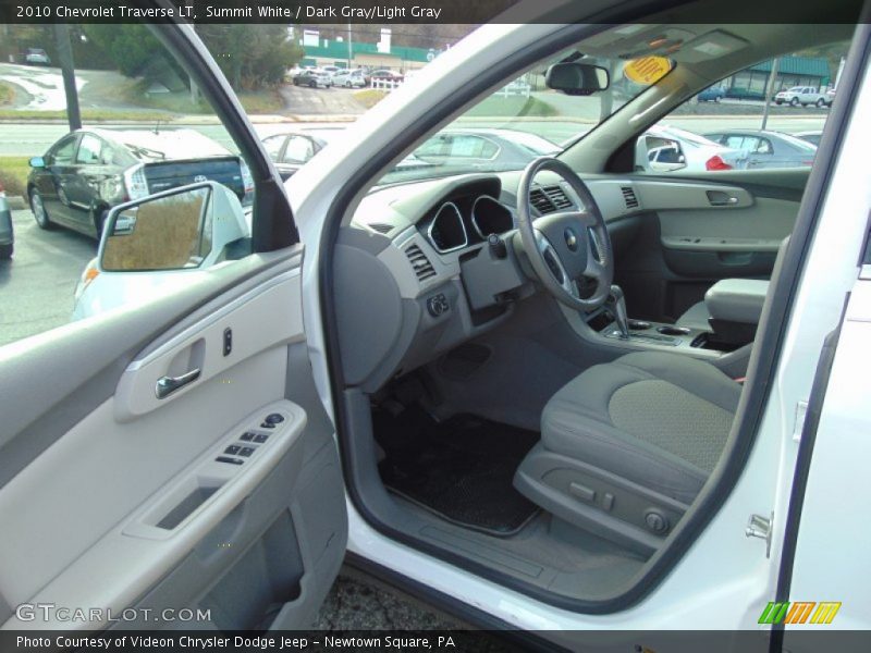 Summit White / Dark Gray/Light Gray 2010 Chevrolet Traverse LT