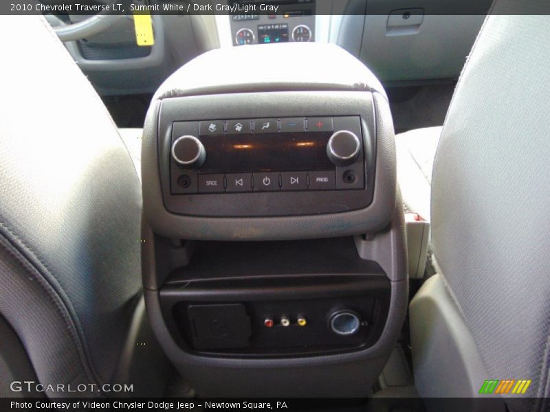 Summit White / Dark Gray/Light Gray 2010 Chevrolet Traverse LT