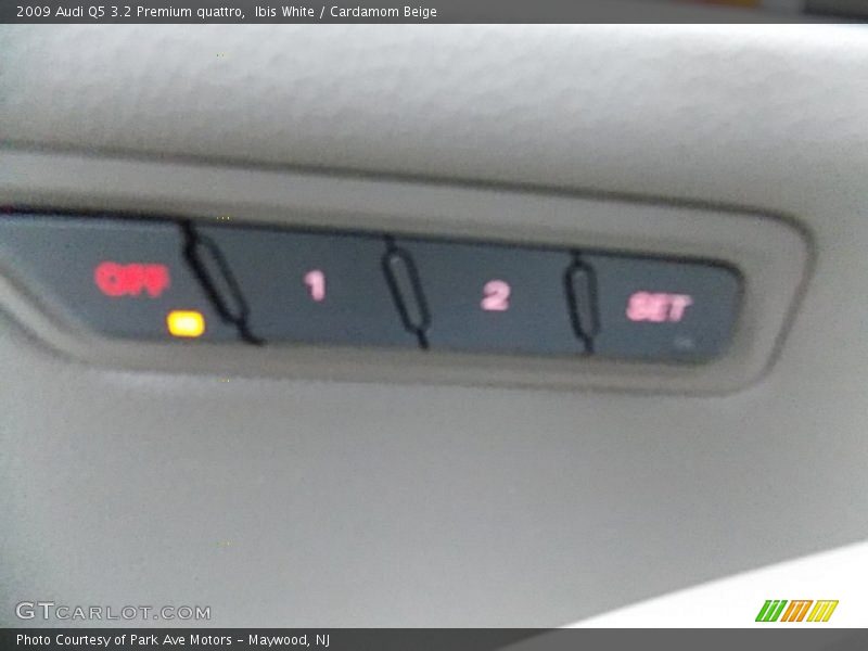 Ibis White / Cardamom Beige 2009 Audi Q5 3.2 Premium quattro