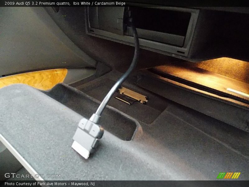 Ibis White / Cardamom Beige 2009 Audi Q5 3.2 Premium quattro
