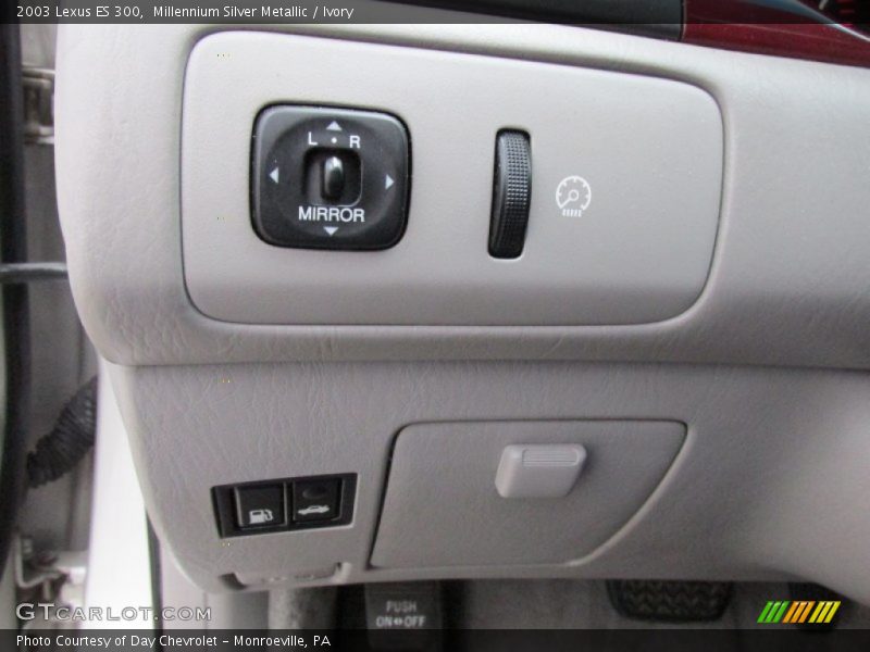 Millennium Silver Metallic / Ivory 2003 Lexus ES 300
