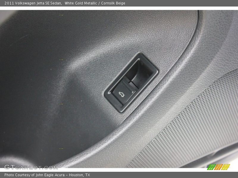 White Gold Metallic / Cornsilk Beige 2011 Volkswagen Jetta SE Sedan