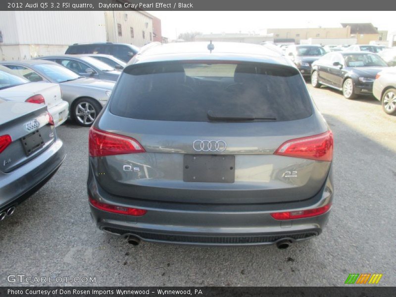 Daytona Gray Pearl Effect / Black 2012 Audi Q5 3.2 FSI quattro