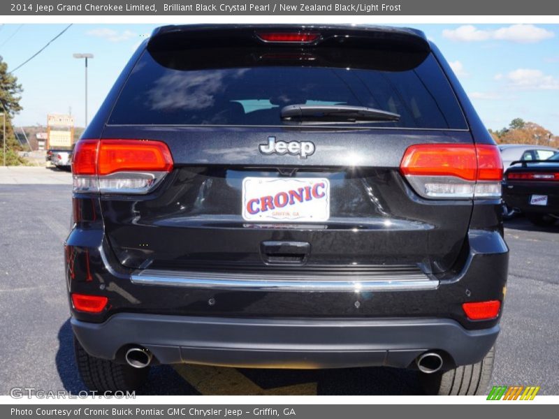 Brilliant Black Crystal Pearl / New Zealand Black/Light Frost 2014 Jeep Grand Cherokee Limited