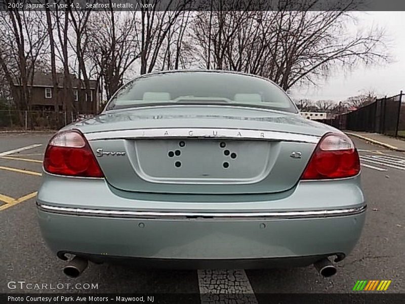 Seafrost Metallic / Ivory 2005 Jaguar S-Type 4.2