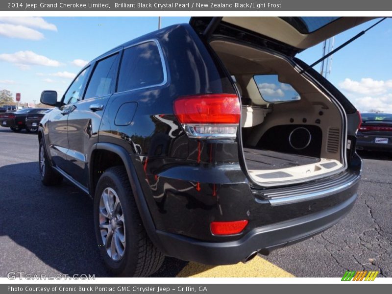 Brilliant Black Crystal Pearl / New Zealand Black/Light Frost 2014 Jeep Grand Cherokee Limited