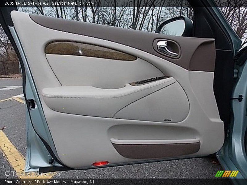 Seafrost Metallic / Ivory 2005 Jaguar S-Type 4.2