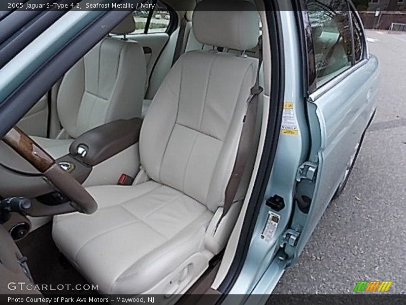 Seafrost Metallic / Ivory 2005 Jaguar S-Type 4.2