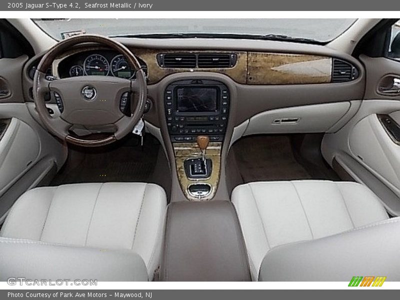 Seafrost Metallic / Ivory 2005 Jaguar S-Type 4.2