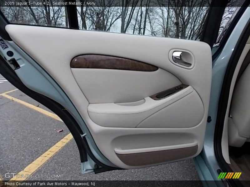 Seafrost Metallic / Ivory 2005 Jaguar S-Type 4.2