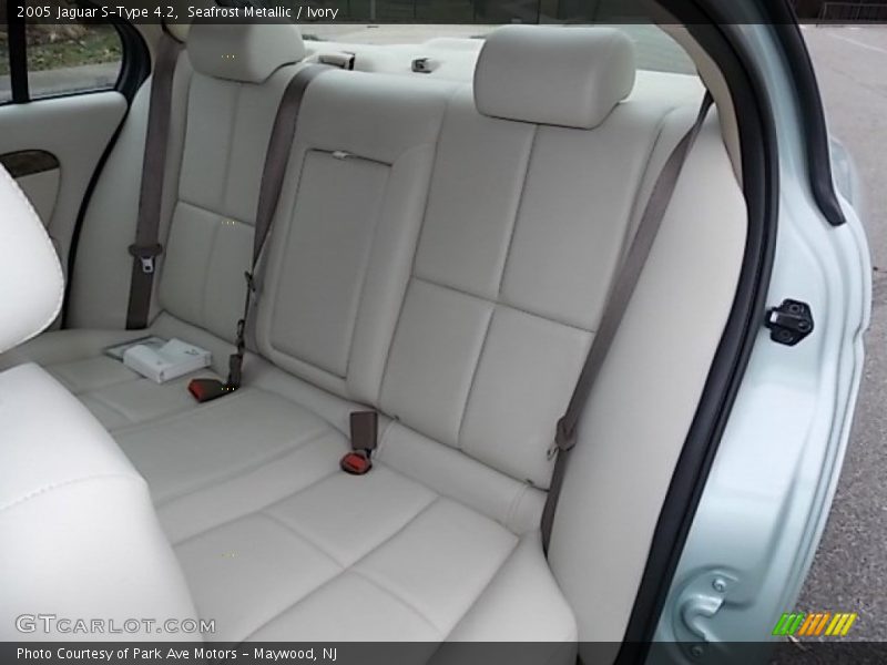 Seafrost Metallic / Ivory 2005 Jaguar S-Type 4.2