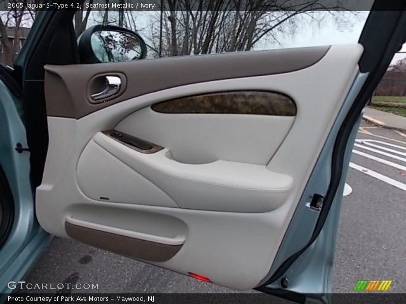 Seafrost Metallic / Ivory 2005 Jaguar S-Type 4.2