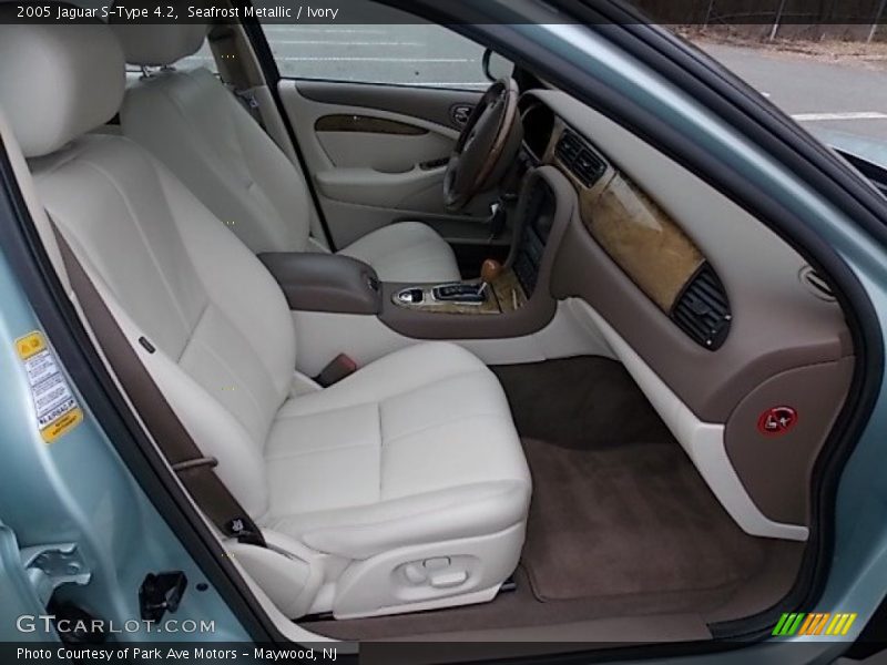 Seafrost Metallic / Ivory 2005 Jaguar S-Type 4.2