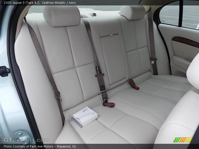 Seafrost Metallic / Ivory 2005 Jaguar S-Type 4.2
