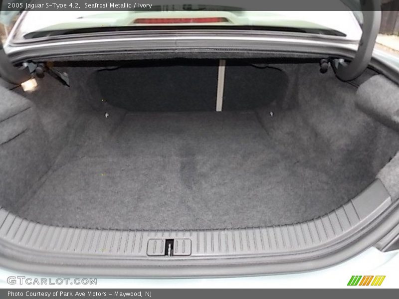 Seafrost Metallic / Ivory 2005 Jaguar S-Type 4.2
