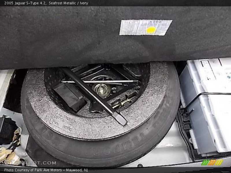 Seafrost Metallic / Ivory 2005 Jaguar S-Type 4.2