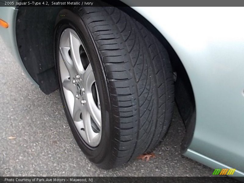 Seafrost Metallic / Ivory 2005 Jaguar S-Type 4.2