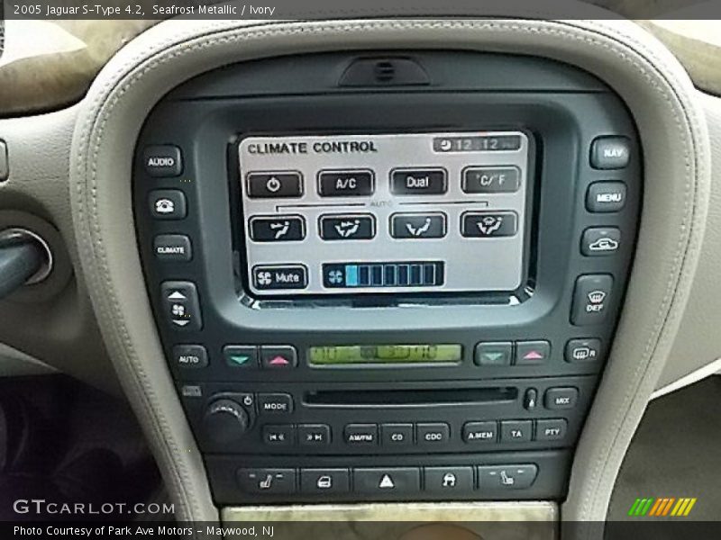 Seafrost Metallic / Ivory 2005 Jaguar S-Type 4.2