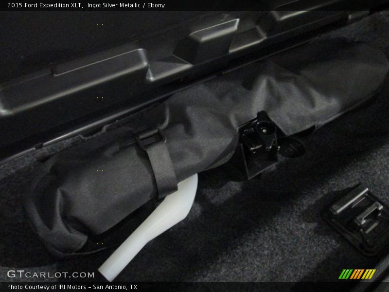 Ingot Silver Metallic / Ebony 2015 Ford Expedition XLT