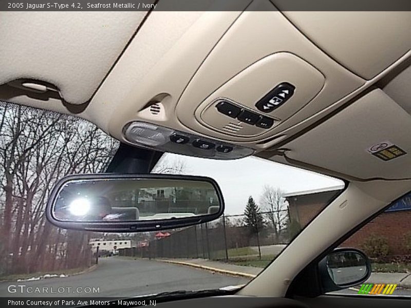 Seafrost Metallic / Ivory 2005 Jaguar S-Type 4.2
