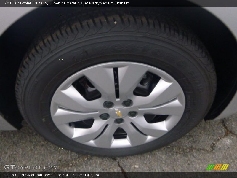 Silver Ice Metallic / Jet Black/Medium Titanium 2015 Chevrolet Cruze LS