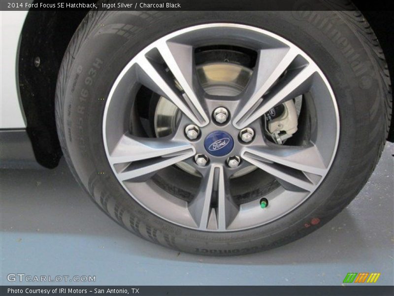 Ingot Silver / Charcoal Black 2014 Ford Focus SE Hatchback