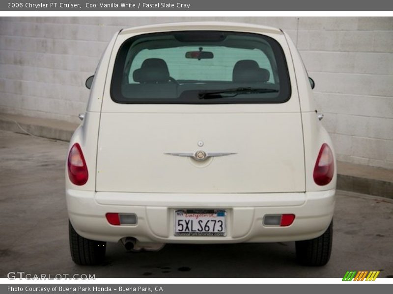 Cool Vanilla White / Pastel Slate Gray 2006 Chrysler PT Cruiser