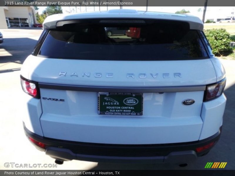 Fuji White / Almond/Espresso 2015 Land Rover Range Rover Evoque Pure