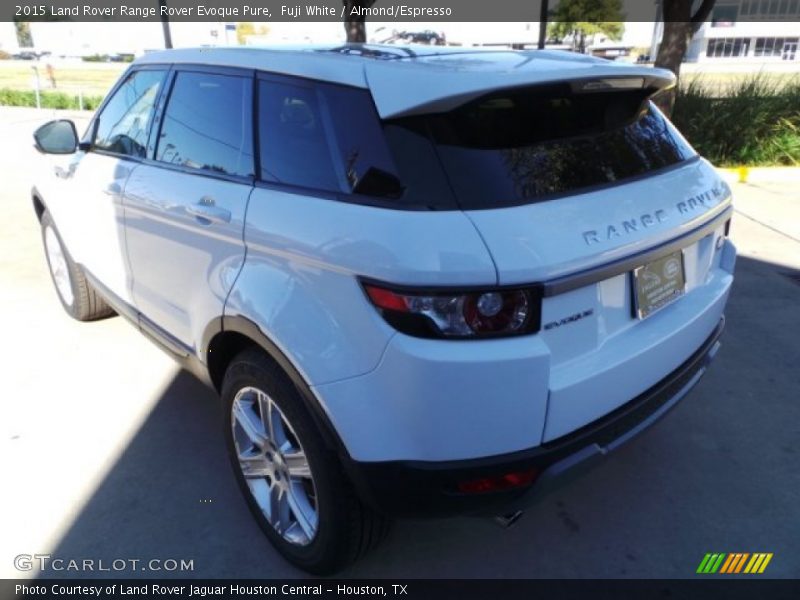 Fuji White / Almond/Espresso 2015 Land Rover Range Rover Evoque Pure