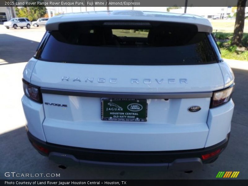 Fuji White / Almond/Espresso 2015 Land Rover Range Rover Evoque Pure