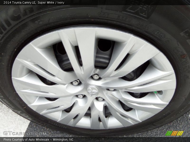 Super White / Ivory 2014 Toyota Camry LE