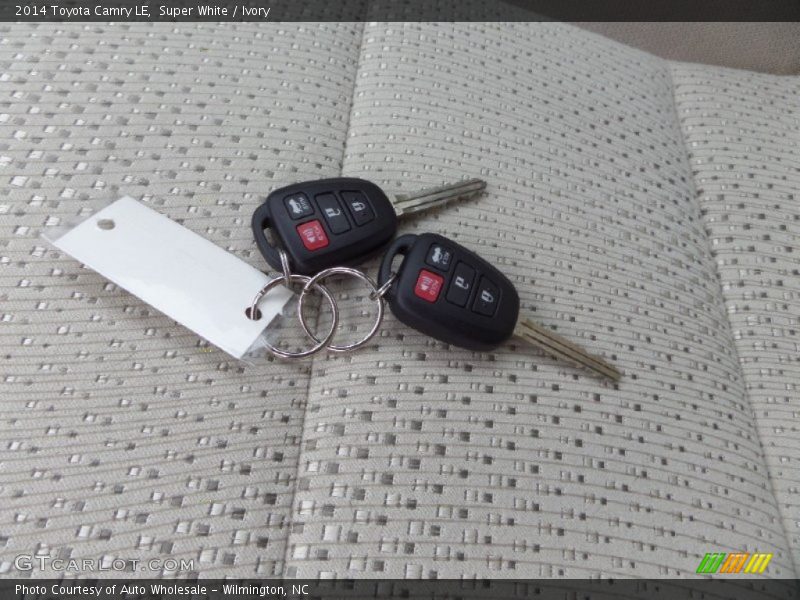 Super White / Ivory 2014 Toyota Camry LE