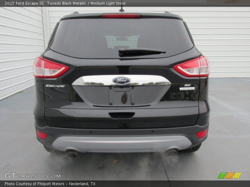 Tuxedo Black Metallic / Medium Light Stone 2015 Ford Escape SE