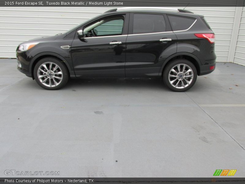 Tuxedo Black Metallic / Medium Light Stone 2015 Ford Escape SE