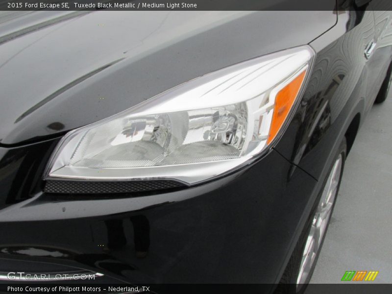 Tuxedo Black Metallic / Medium Light Stone 2015 Ford Escape SE