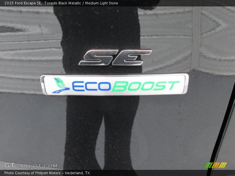 Tuxedo Black Metallic / Medium Light Stone 2015 Ford Escape SE