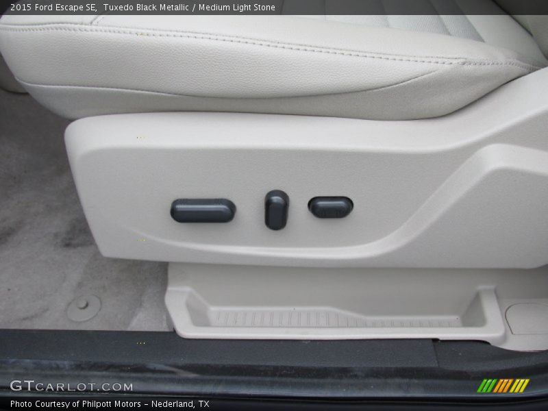 Tuxedo Black Metallic / Medium Light Stone 2015 Ford Escape SE