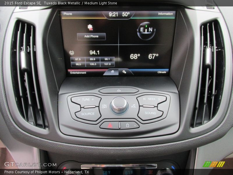Tuxedo Black Metallic / Medium Light Stone 2015 Ford Escape SE