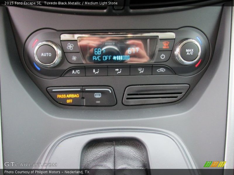Tuxedo Black Metallic / Medium Light Stone 2015 Ford Escape SE