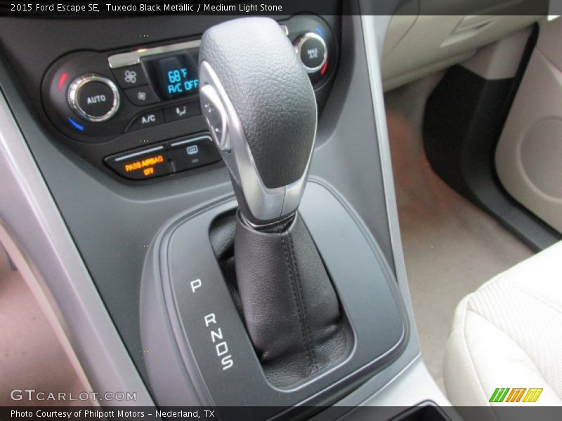 Tuxedo Black Metallic / Medium Light Stone 2015 Ford Escape SE