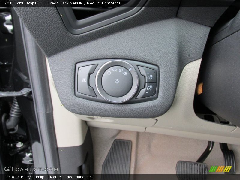 Tuxedo Black Metallic / Medium Light Stone 2015 Ford Escape SE